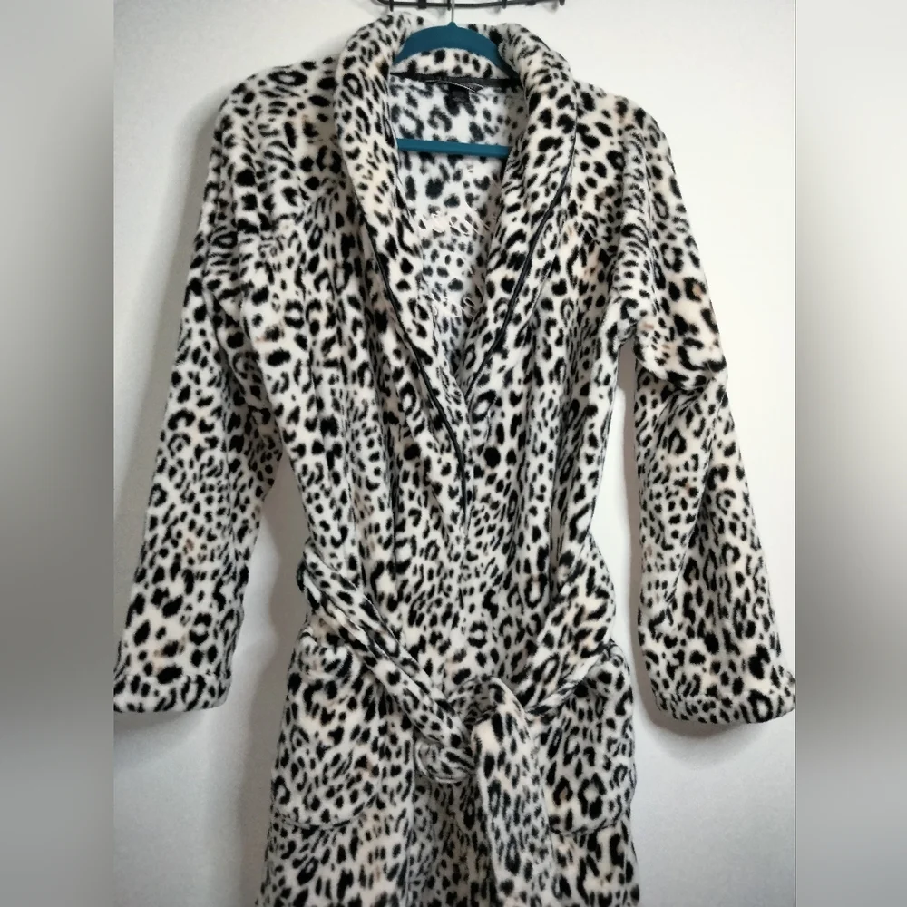 Victoria's Secret (Size M/L) Animal Print Plush Fleece Slip Pockets Belted Robe